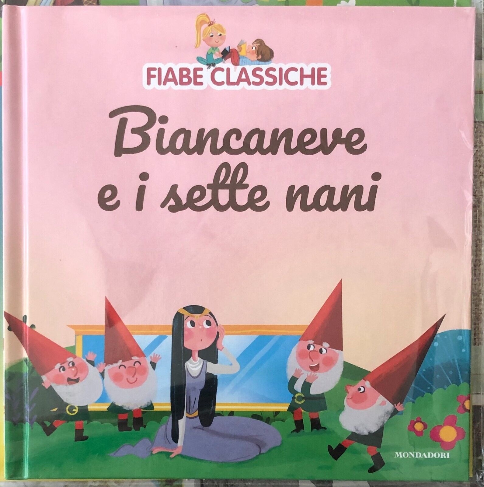 Fiabe classiche n. 2 - Biancaneve e i sette nani di Aa.vv.,  2022,  Mondadori