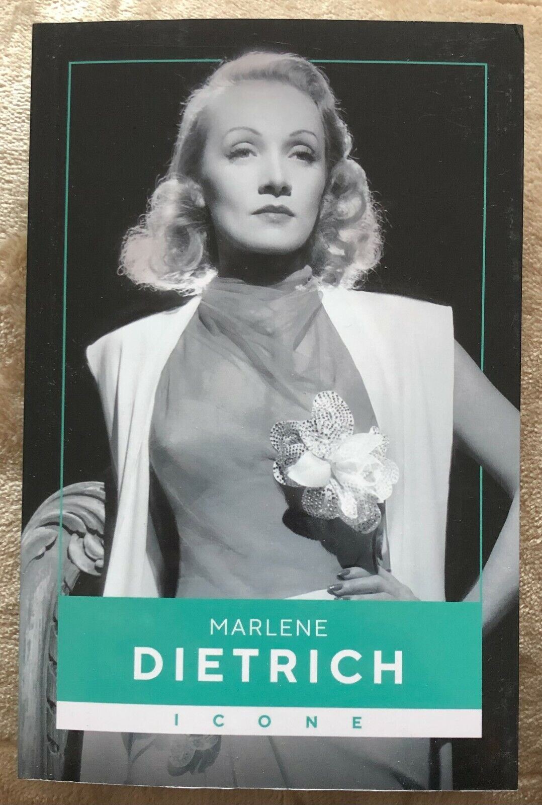 Icone n. 18 - Marlene Dietrich di Emanuele Melilli,  2022,  Oggi
