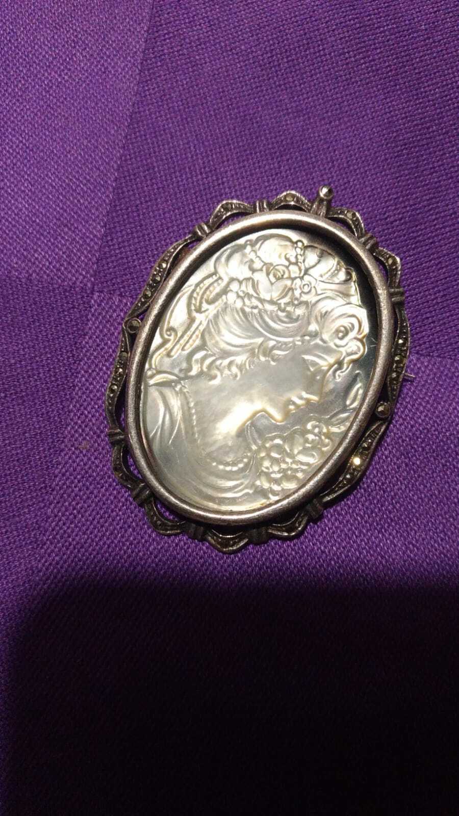 Spilla oro 18 kr., argento, periodo circa anni '40, 15,35 gr., 6x4,30 cm