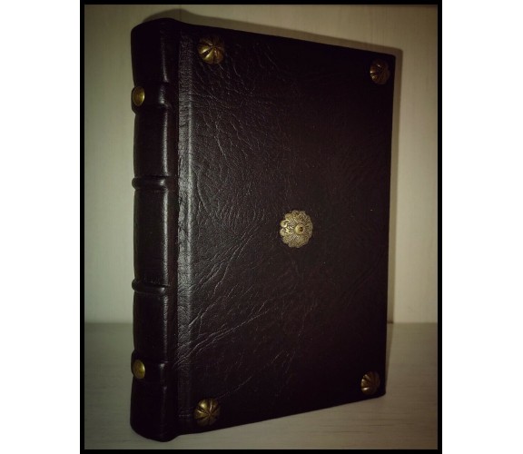 Necronomicon rilegato interamente a mano in ecopelle nero venato copia n° 1
